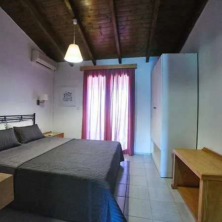 Nancy - Chara Apart Otel Karteros